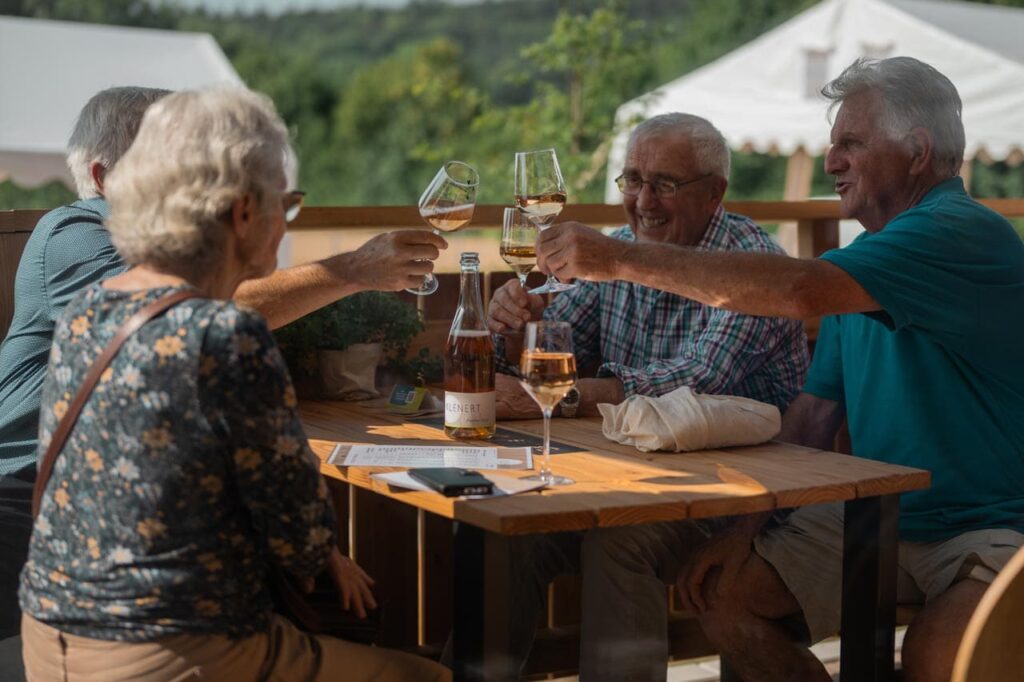 Klenert-Event_Anstossen-mit-Klenert-Wein